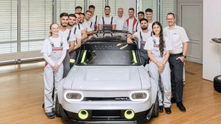 Audi-Azubis am Standort Neckarsulm haben aus einem NSU-Oldtimer ein Elektroauto gemacht. (Bild: Audi)