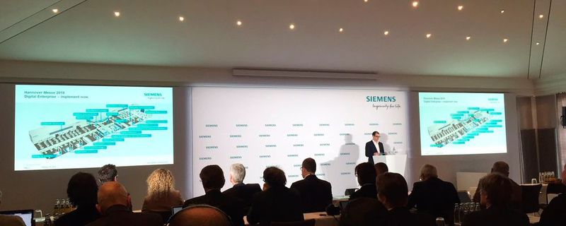 Siemens legt den Fokus des diesjährigen Messeauftritts auf die Implementierung seiner Digital Enterprise-Lösungen.(Bild:  Industry of Things)