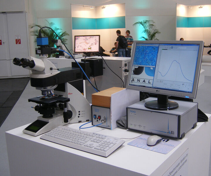 Mikroskop-Spektrometer System für industrielle und forensische Labore von J&M Analytik. (Bild: LABORPRAXIS)