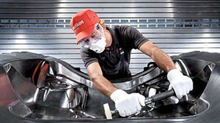 Der PPD-Prozess wird unter anderem als Dienstleistung angeboten. Dazu gehört auch das Oberflächenfinish und die Oberflächenkontrolle, etwa an einem Presswerkzeug. (Bild: Oerlikon  Balzers)