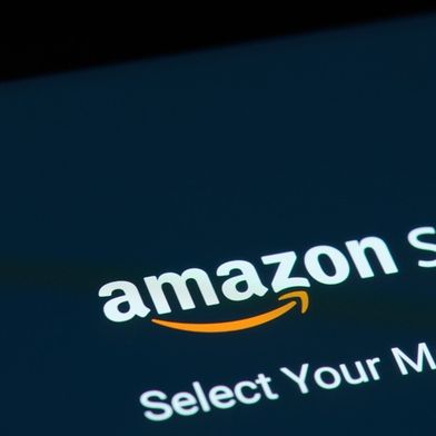 adobestock-288266730-pixieme-amazon-bearbeitungszeit-seller-versandzeit-1000x562v1 (Bild: © PixieMe/stock.adobe.com)