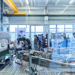 «Open Doors» im «automationLAB» von B&R Schweiz in Frauenfeld mit grossem Andrang.(Bild:  Pfeiffer Photodesign)
