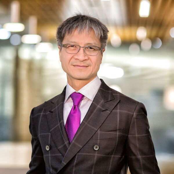 „Wegbereiter in eine anpassungsfähige, intelligente Welt“: Victor Peng, CEO von Xilinx, verspricht sich großes von der neuen, im 7-nm-Verfahren von TSMC gefertigen Plattform. (Xilinx)