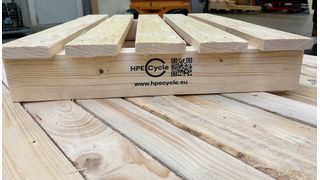 Diese Palette trägt das Kreislauf-Logo „HPECycle“ und ist außerdem mit einem QR-Code zur Nachverfolgung versehen. (Bild: HPE)