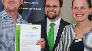 Schulungen sind und bleiben wichtig: Hier freut sich Unternehmer Markus Strohmaier (links) über seine RDKS-Urkunde. Neben ihm Christian Markert und Lisa Pietzschmann von Alligator. (Holz)