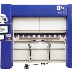 Die neue elektrische Abkantpresse von CoastOne, die mit Spindelantrieben ausgerüstet ist. Die Anzahl der Spindeln entspricht der Biegelänge – je länger, desto mehr Spindeln. Maximal sind es sechs Spindeln.