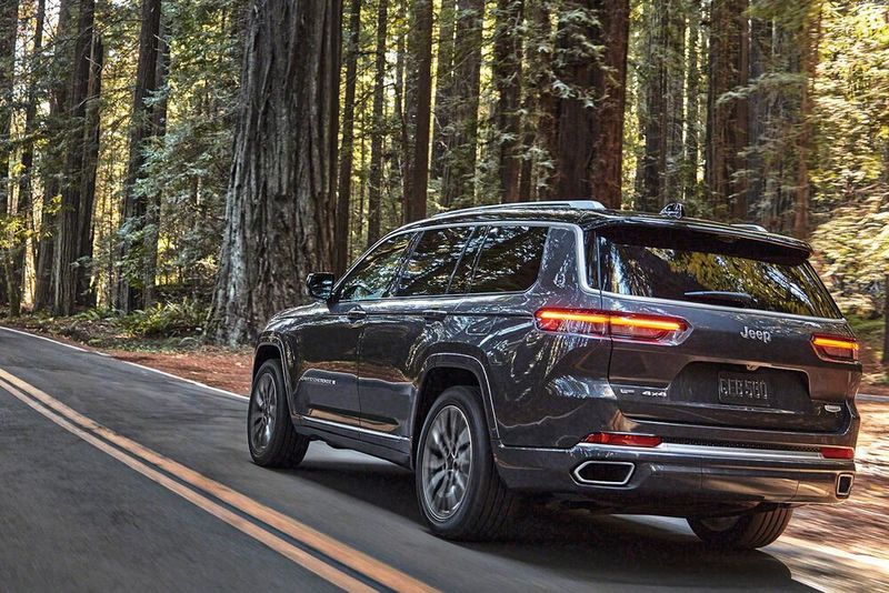 Basisaggregat des Fahrzeugs ist der bekannte 3,6-Liter-Sechszylinder mit 290 PS und einem Drehmoment von 348 Nm. (FCA)