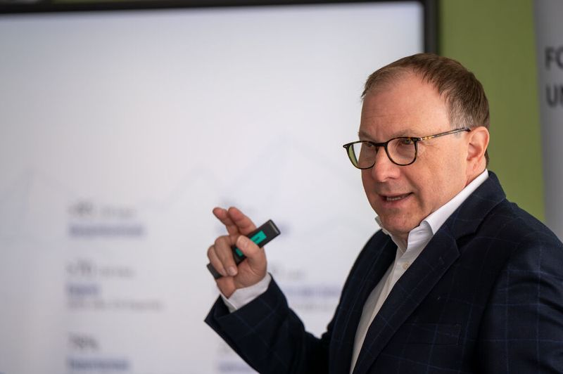 Swissmem-Präsident Martin Hirzel betonte, dass digitale Transformation die Resilienz und internationale Wettbewerbsfähigkeit der Schweizer Industrie nachhaltig stärke ... (Bild: SMC Schweiz AG)