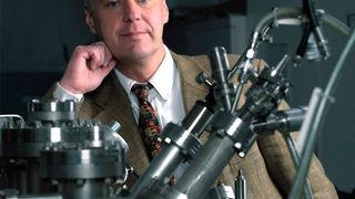 „Die Elektronen folgen im Innern der Materialien den Gesetzen der Relativitätstheorie, was in konventionellen Materialien grundsätzlich nicht der Fall ist. Hier liegen interessante Vorteile für elektronische Bauelemente, die sich aus zweidimensionalen Materialien herstellen lassen“, erklärt Prof. Dr. Uwe Hartmann.
 (dasbilderwerk)