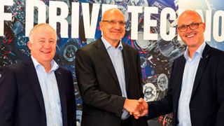 Maxon erweitert sein Produkt-Portfolio mit intelligenten Mehrachsensteuerungen durch den Kauf von ZUB Machine Control und macht damit einen weiteren Schritt hin zum kompletten Systemanbieter. v.l.: Eugen Elmiger, Dieter Bieler und Uwe Oeftiger (Maxon Motor)