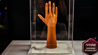 Die Hand aus dem 3D-Drucker soll sich sogar Bewegungen merken können.  (Arrow Electronics)