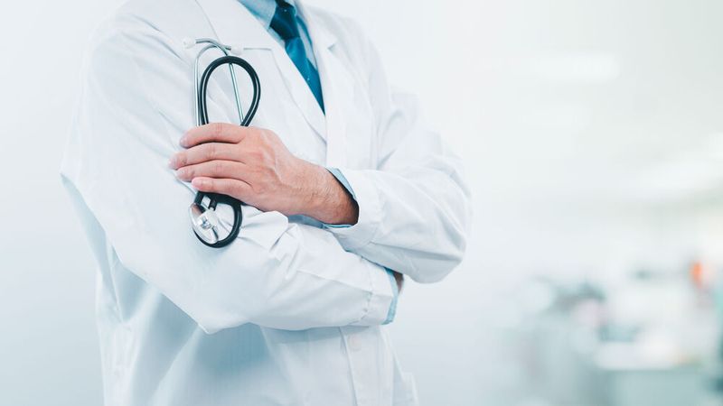 Viele Devices im Gesundheitswesen bieten Cyberkriminellen zahlreiche Angriffsvektoren auf sensible Daten.(Bild: ©  Mdisk - stock.adobe.com)