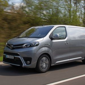Auch Toyota hat jetzt mit dem Proace einen elektrisch angetriebenen Kleintransporter im Programm.(Bild:  Toyota)