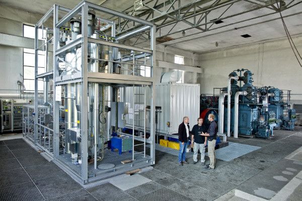 Power-to-Gas (P2G): Das Ökostromspeicherverfahren wandelt überschüssigen Wind- und Solarstrom in Methan um.  (ZSW)