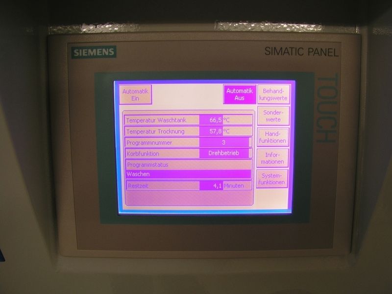 Über das Touch-Display ist die Anlage so einfach zu bedienen wie ein Kopiergerät. Alle Anlagenzustände werden als Klartext angezeigt. (Archiv: Vogel Business Media)
