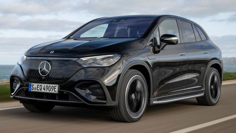 Die erste Phase seiner Elektrostrategie hat Mercedes mit mittlerweile elf EQ-Modellen auf der Straße weitgehend abgeschlossen.(Bild:  Mercedes)