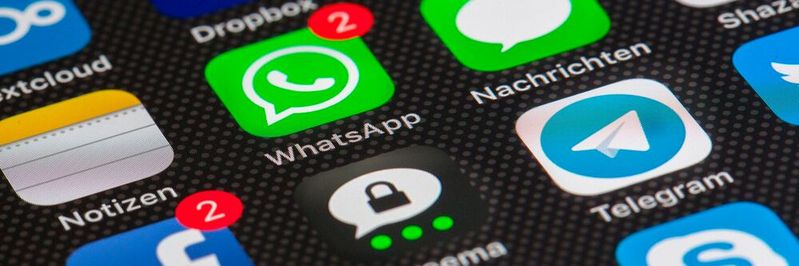 Smartphones und Tablets sind immer ein Sicherheitsrisiko. Mit einer Container-Lösung erhalten KRITIS-Unternehmen die Kontrolle über ihre Daten.(Bild:  gemeinfrei /  Pixabay)