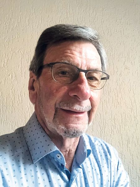 Bruno Süess, ehemaliger Direktor und heutiges Verwaltungsratsmitglied der Extramet AG: «Für eine hohe Verschleissbeständigkeit muss man also eine perfekte Balance zwischen Körnern und Bindemittel finden, so dass das Wolframkarbid noch gut gebunden wird, aber der Kobaltanteil nicht zu hoch ist.» (Bild: Cemecon)