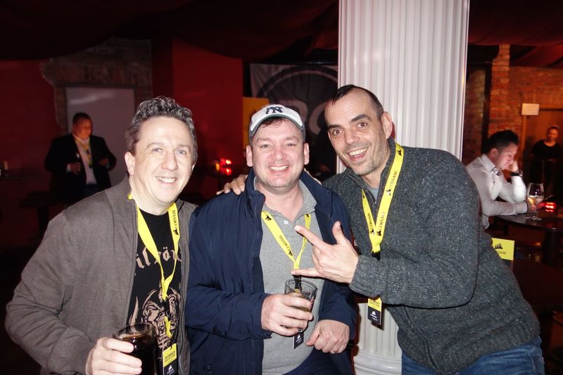 Wahre Romantiker sind (v. l.) Nils Stallmach, Seasonic, Alexander Rüdinger, Talk Technology, und Michael Schmid, Cherry. (Bild: IT-BUSINESS)