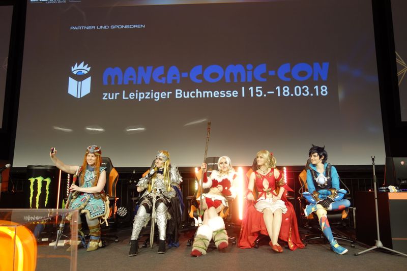 Die Jury Mitglieder machen noch schnell ein Selfie und dann geht die Show los. (Bild: IT-BUSINESS)