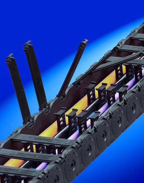 Mit Vorteilen: UNIFLEX mit nach außen aufklappbaren und lösbaren Bügeln zur schnellen Leitungsbelegung. (Archiv: Vogel Business Media)