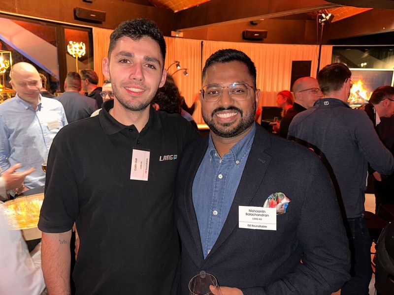 Schon wieder ohne Anne unterwegs, (l.) Collin Gall und Nishaanth Balachandran (LANG AG) (Bild: Vogel IT-Medien )
