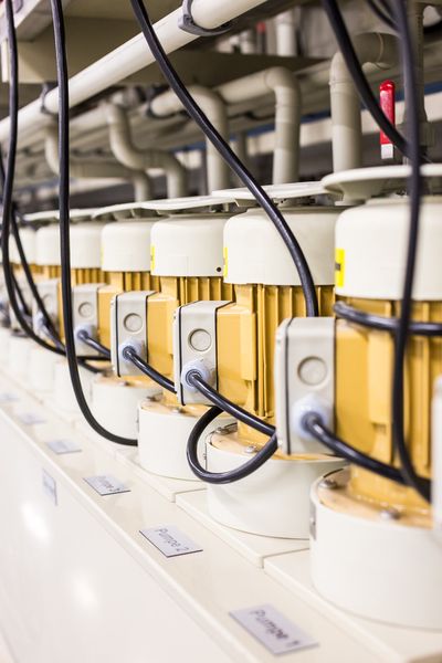 Aus der neuen Beschichtungsanlage von Heid. (Bild: Heid Metallveredelung)