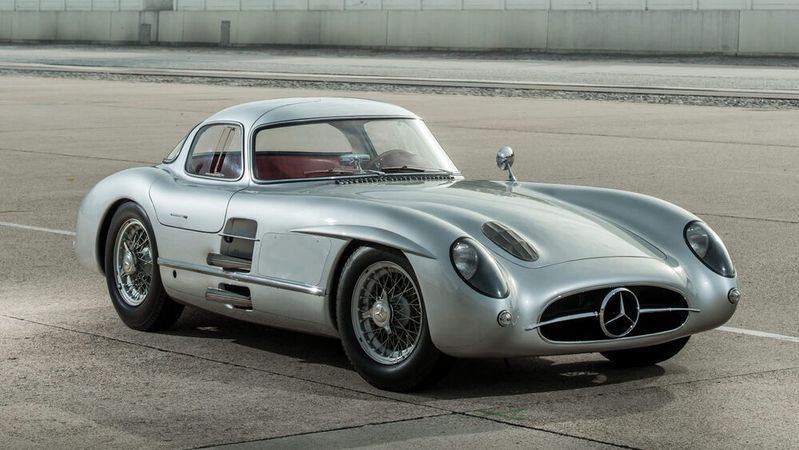 Das Mercedes-Benz 300SLR Uhlenhaut Coupé von 1955 hat 143 Millionen Dollar eingebracht.
