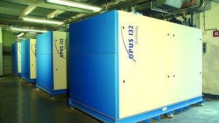 Bild 1: Für die zuverlässige und energieeffiziente Druckluftversorgung hat sich MTU-Friedrichshafen für eine Druckluft-Station von Alup entschieden, die durch ihre kompakte Bauweise und das Verbund-Konzept überzeugen konnte. (Archiv: Vogel Business Media)