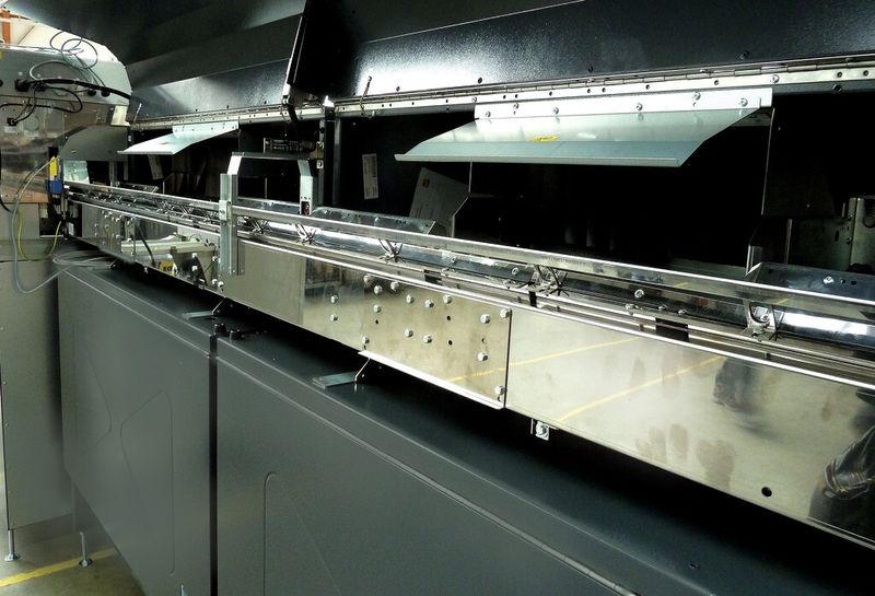 Flaschenrücknahmeautomat für Pfandflaschen: Diese Apparate sind größtenteils aus Edelstahlblechen gefertigt. (Bild: Kuhn)