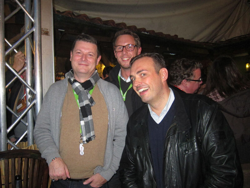 (v. l.) Geschäftsführer Reiner Schwitzki und Christopher Schmelter, ALSO, mit Tilo Geipel, Cora-IT (Bild: IT-BUSINESS)