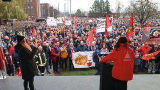 Anfang Dezember beteiligten sich 47.000 Arbeitnehmer in Wolfsburg am Warnstreik. Heute folgt die zweite Arbeitsniederlegung.  (Bild: Matthias Leitzke/IG Metall)