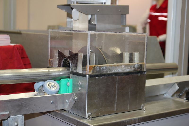 Als Neuheit präsentiert PH-Cleantec ein kompaktes Reinigungssystem für Rohre, Drähte oder Coilware, das in die bestehende Automatisierung integriert werden kann. (Bild: Itasse)