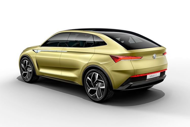 Die Designer haben die Außenspiegel durch Kameras ersetzt, die das Geschehen rund um das Fahrzeug auf Monitore übertragen.  (Skoda)