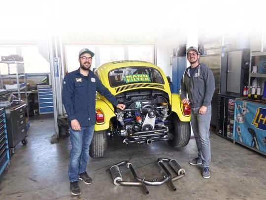 Marco ten Hagen (li.) und Christian Cloppenburg in ihrer Schrauberwerkstatt. Marco ten Hagen (li.) und Christian Cloppenburg in ihrer Schrauberwerkstatt.