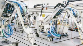 Für Kunden wie Dürr Systems APT liefert Lapp Rundum-Sorglos-Pakete. Mit Dürr abgestimmte Sonderleitungen werden bei Lapp Muller in Grimaud entwickelt und gefertigt und bei Lapp Systems in Stuttgart konfektioniert und getestet. (Bild: Dürr)