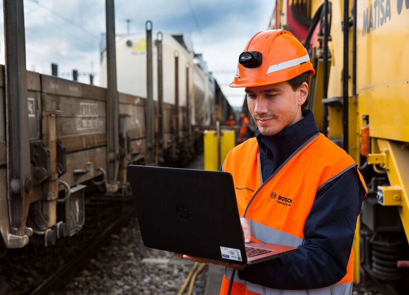 Digitale revolution auf der Schiene: Auch beim Schienengüterverkehr findet IoT statt. Ein vernetztes Zustandsüberwachungssystem, auch ohne eigene Stromversorgung der Güterwägen. (Bild: Bosch)