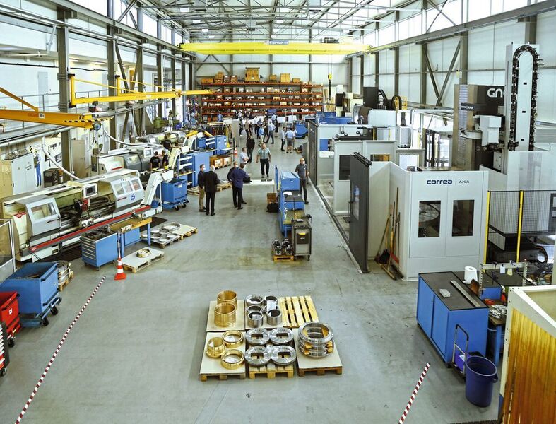 Le hall de production des ateliers de révision de la société Hydro Exploitation SA à Martigny, spécialisée dans la maintenance des composants hydroélectriques. (Matthias Böhm)