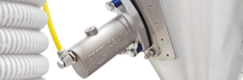 Nicht immer bieten Behälter und Konstruktionen auf den ersten Blick geeignete Oberflächen zur Befestigung von Klebekonsolen. Daher gibt es auch eine Variante für konische Oberflächen.(Bild:  Netter)