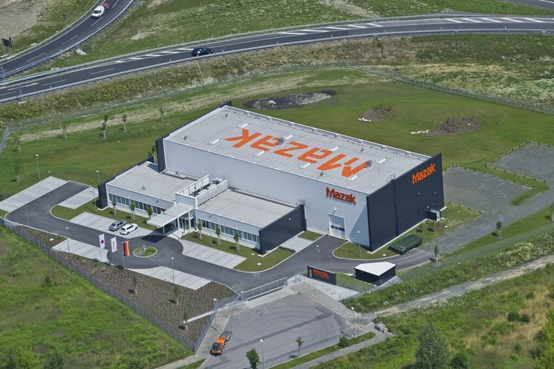 Auch für das neue Technologiezentrum in Leipzig zog Joachim Herberger, Geschäftsführer der Yamazaki Mazak Deutschland GmbH, ein Jahr nach der Eröffnung eine positive Bilanz. (Bild: Mazak)