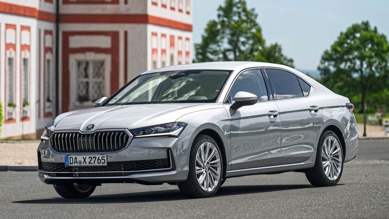 Der neue Skoda Superb startet nun als Limousine ab rund 38.500 Euro. (Bild: Skoda)