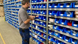 Die Einführung von Industrie 4.0 will durchdacht sein, empfehlen Experten. Deshalb wurde ein Leitfaden entwickelt, gespickt mit Tipps, die die gröbsten Fehler vermeiden helfen. Das Unternehmen MIT nutzt ihn bereits, um seine Lager-Workflows zu digitalisieren. Hier Details. (Bild: MIT Moderne Industrietechnik)