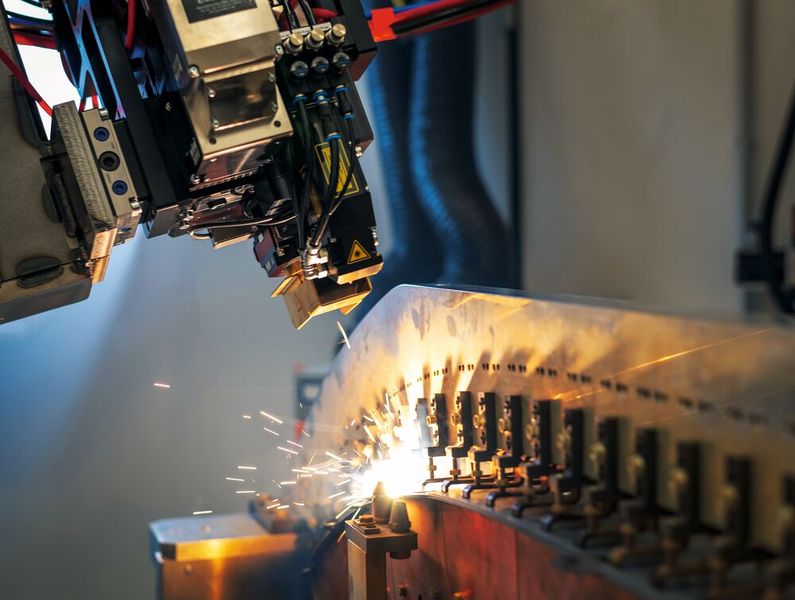 Schweißen, Löten, Schneiden oder Härten: Die Bearbeitung mithilfe von Laserstrahlen ist in vielen Branchen gang und gäbe.  (Bild: Scansonic MI GmbH)