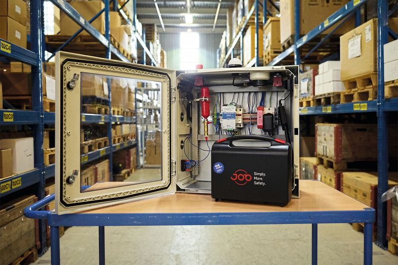 Das kompakteste automatische Löschsystem der Welt: statt auf einen Rauchmelder zu warten, bekämpft es das Feuer an seinem Ursprungsort, im Moment seiner Entstehung.  (Bild: Carl Geisser)