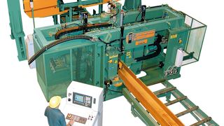 Aus CNC-Maschinen der Modelle DGP 1270 und BDL 1250 von Peddinghaus besteht eine Bohr-/Säge-Kombination, die Hackländer gekauft hat. Bild: Peddinghaus (Archiv: Vogel Business Media)