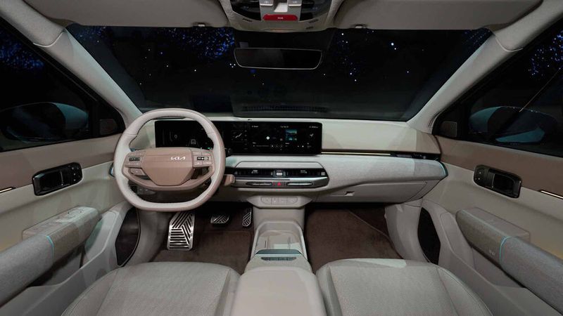 Das Kia-Infotainmentsystem ist in seiner neuesten Generation implementiert und kommt samt Panoramadisplay mit Infotainment-Touchscreen. (Bild: Kia)