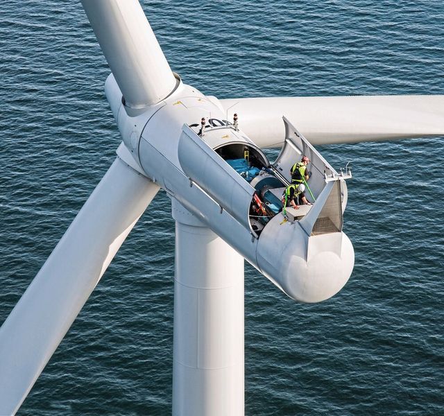 Auch für Windantriebe ist das Unternehmen Marktführer. Das weltweite Servicenetzwerk sorgt dafür, dass die Lebensdauer der Antriebe maximiert und sie nach dem Lebenszyklus wiederaufbereitet werden. (Bild: Siemens AG)