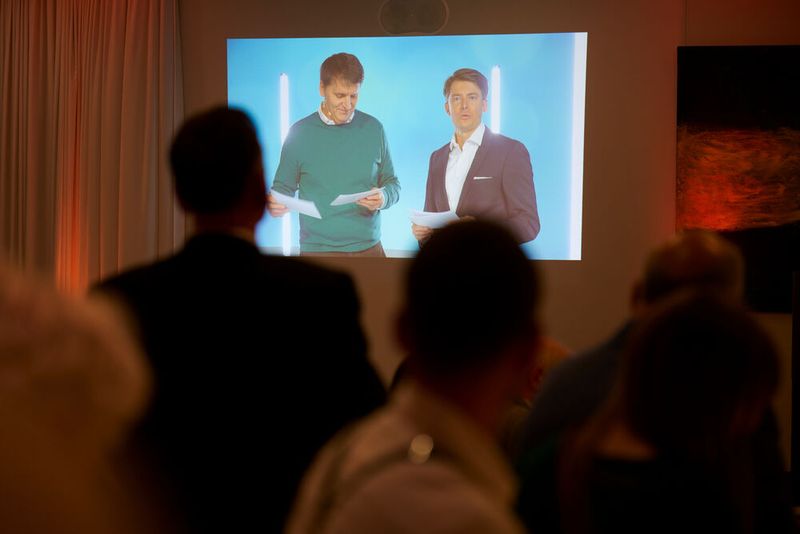 Impressionen vom ELEKTRONIKPRAXIS Frühlingsfest 2023 im Ketterer Kunst mit der Verabschiedung von Johann Wiesböck.  (Bild: © EYE AM CHRIS)