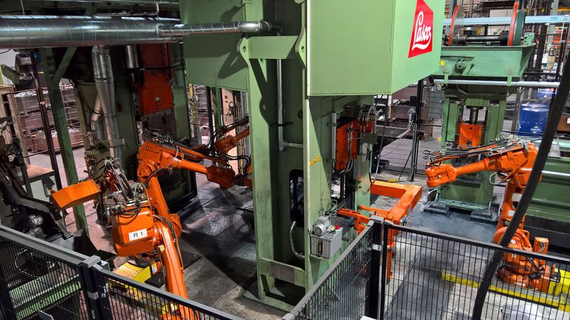 Eine komplette Schmiedelinie zur Herstellung von Äxten hat Lasco an Fiskars geliefert. (Lasco)