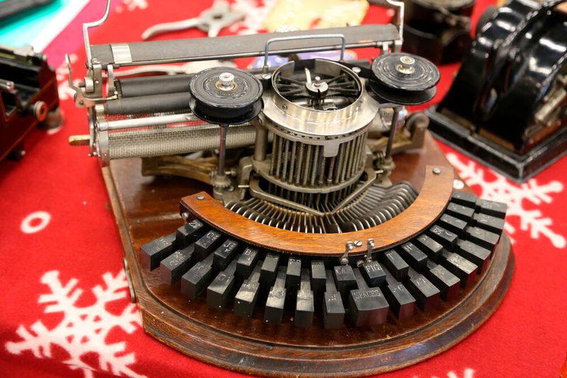 Salon Retro-Technica de 2015, une bourse pour le matériel technique de collection, d'occasion et de liquidation, la prochaine édition est prévue du 22 au 23 octobre 2016 au Forum Fribourg. (www.forum-fribourg.ch) (Image: JR Gonthier)